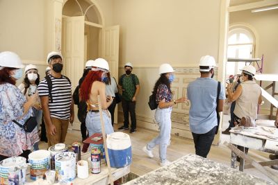 notícia: Estudantes de arquitetura têm visita técnica às obras do Palacete Faciola