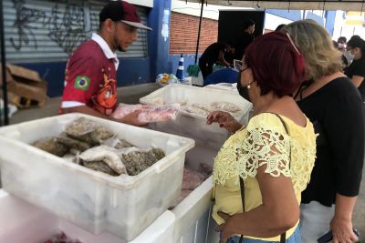 notícia: Consumidor garante almoço econômico para o Dia das Mães na "Feira do Pescado"
