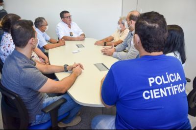 notícia: Cooperação entre Polícia Científica e HOL visa zerar fila de espera por transplante de córnea