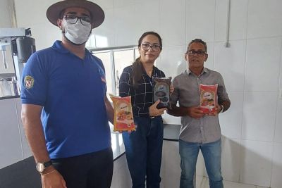 notícia: Adepará renova certificado artesanal para fábrica de polpa de açaí e registra nova agroindústria em São Félix do Xingu
