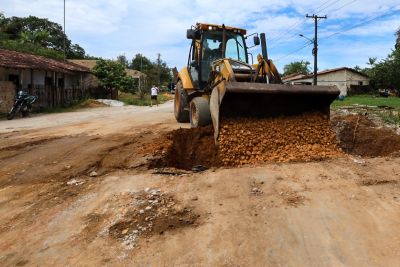notícia: Trabalho emergencial inicia com desbloqueio em estradas de Ourém interditadas pelas cheias