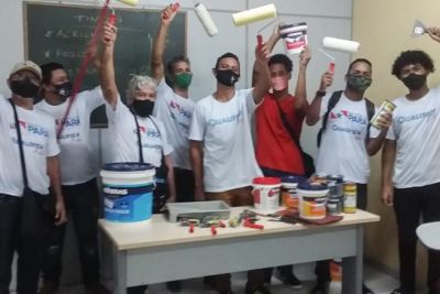 notícia: Alunos do Qualifica Pará transformam fachada de prédio com pintura