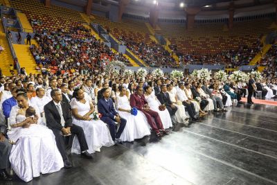 notícia: Governo do Estado participa da união de 325 casais durante casamento comunitário em Belém