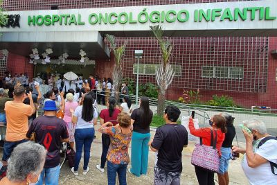 notícia: Colaboradores e pacientes acompanham missa de abertura do Círio do Oncológico Infantil