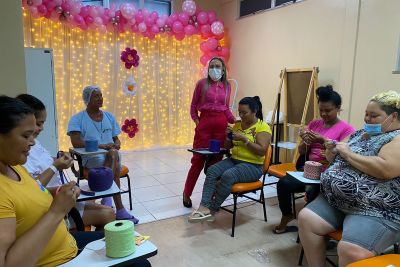 notícia: Hospital Galileu promove oficinas de crochê e palestras em alusão à campanha Outubro Ros