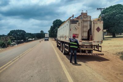 notícia: Equipe da Sefa apreende cargas de madeira e óleo diesel em Dom Eliseu