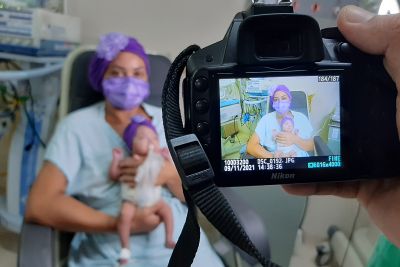 notícia: Mães e bebês ganham ensaio fotográfico no Hospital Regional do Baixo Amazonas