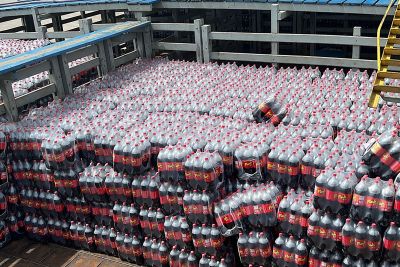 notícia: Sefa apreende 63 mil garrafas de refrigerantes em Óbidos