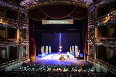 notícia: Público de Belém se emociona durante o ensaio geral da ópera barroca "Armide"