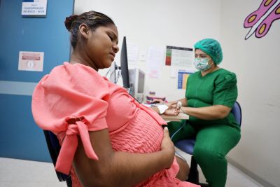 notícia: Projeto combate transmissão vertical de HIV de mães para recém-nascidos