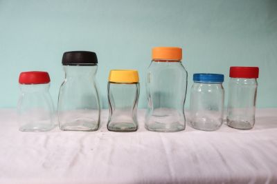 Os frascos de vidro utilizados pelo Banco de Leite 