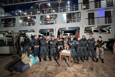 notícia: Cão da PM encontra cinco quilos de maconha em embarcação vinda do Amapá