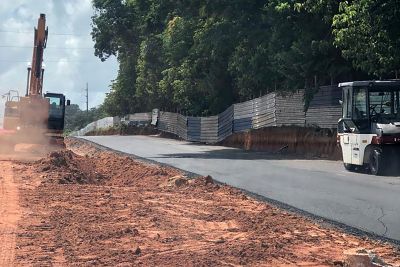 notícia: Avenida Ananin começa a receber camadas de asfalto em alguns trechos