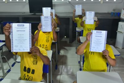 notícia: Custodiados concluem curso de serralheria e iniciam o de design de sobrancelhas