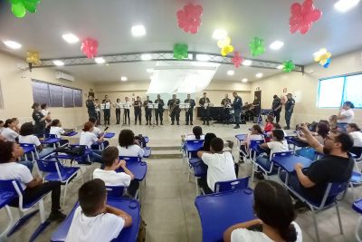 notícia: Emoção toma conta do público na 1ª Cantata de Natal da Escola Brigadeiro Fontenelle