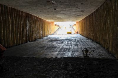notícia: NGTM inicia a construção da pista de concreto armado dos túneis do BRT Metropolitano