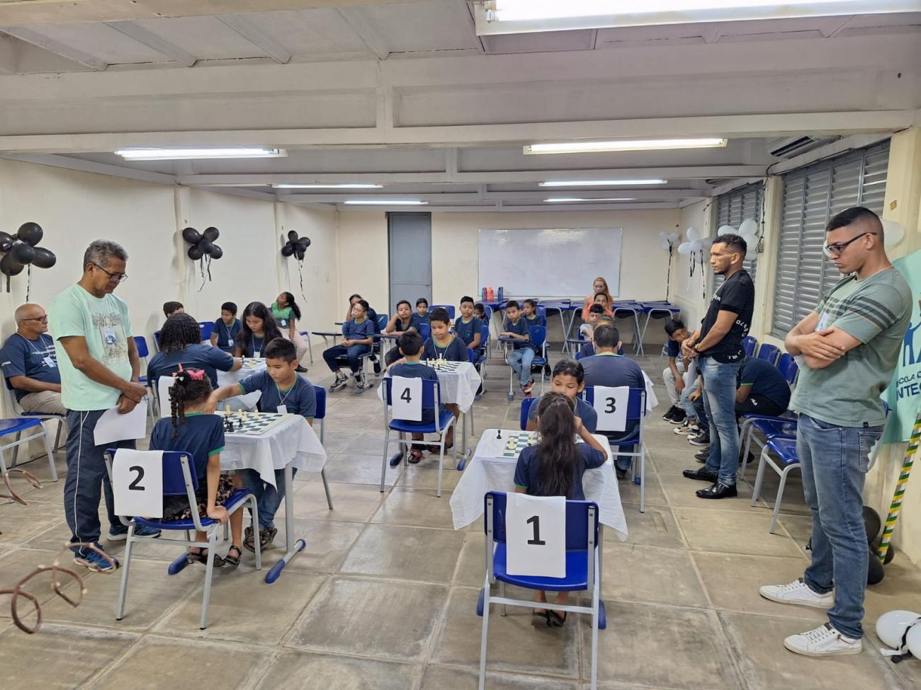 Crianças e jovens de diferentes Estados participam do primeiro dia de  Torneio de Xadrez - Portal Em Tempo