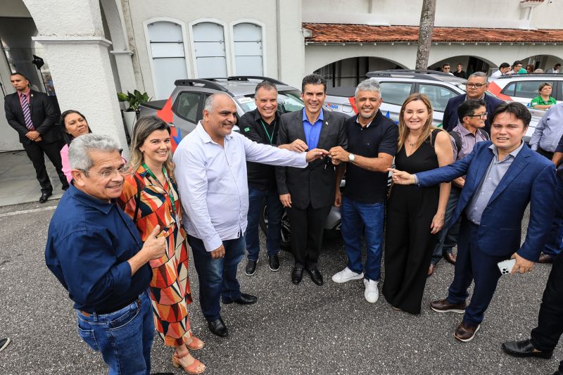 Governador Helder Barbalho  entrega de veículos para Emater  Fotos Marco Santos- Ag Pará <div class='credito_fotos'>Foto: Marco Santos / Ag. Pará   |   <a href='/midias/2023/originais/15699_bfa547e0-d2ec-c5ce-f5af-51d84e62e553.jpg' download><i class='fa-solid fa-download'></i> Download</a></div>