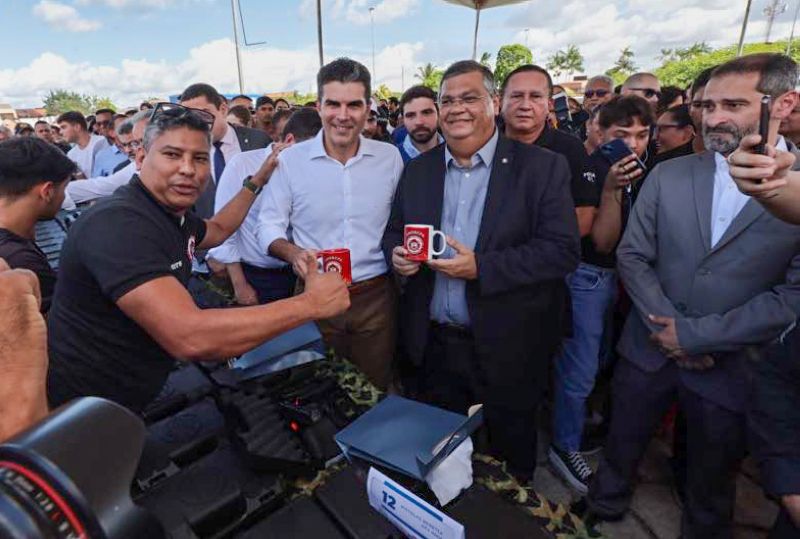 G[PGovernador Helder com Ministros Jader Filho e Flávio Dino/USINA DA PAZ NA CABANAGEM <div class='credito_fotos'>Foto: Marco Santos / Ag. Pará   |   <a href='/midias/2023/originais/16477_5f7e3e6e-7f57-efa9-cc9c-13d943817ade.jpg' download><i class='fa-solid fa-download'></i> Download</a></div>