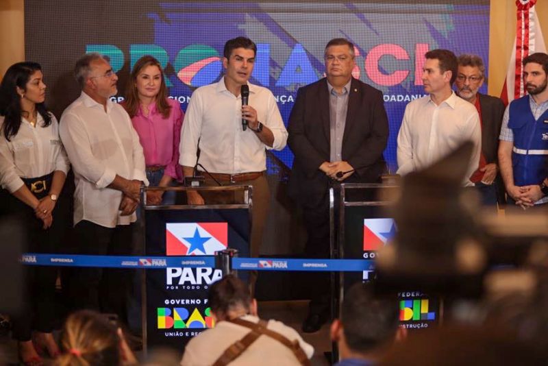 G[PGovernador Helder com Ministros Jader Filho e Flávio Dino/USINA DA PAZ NA CABANAGEM <div class='credito_fotos'>Foto: Marco Santos / Ag. Pará   |   <a href='/midias/2023/originais/16477_a004f4e7-bdda-c88c-c595-b193adfd9f97.jpg' download><i class='fa-solid fa-download'></i> Download</a></div>