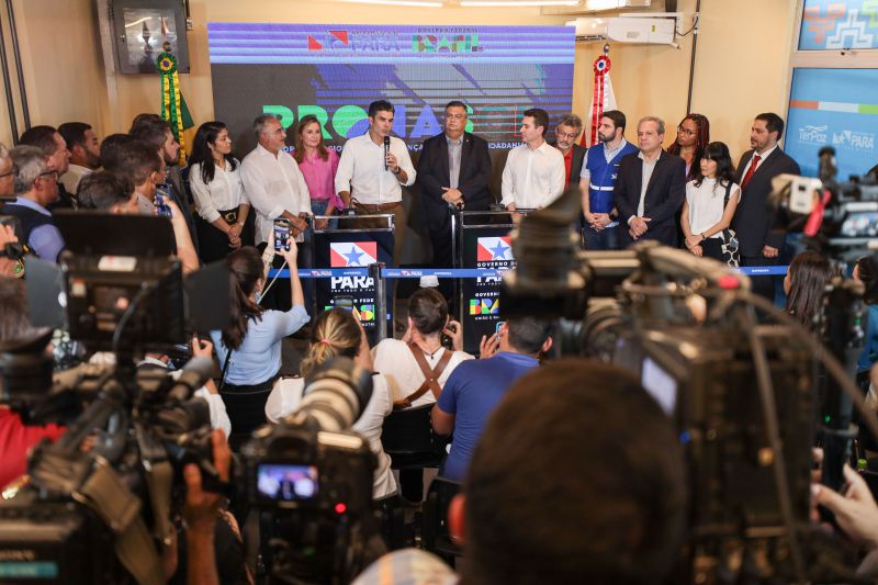 G[PGovernador Helder com Ministros Jader Filho e Flávio Dino/USINA DA PAZ NA CABANAGEM <div class='credito_fotos'>Foto: Marco Santos / Ag. Pará   |   <a href='/midias/2023/originais/16477_de0ebb04-a967-fbca-eafd-35298ef5b98e.jpg' download><i class='fa-solid fa-download'></i> Download</a></div>