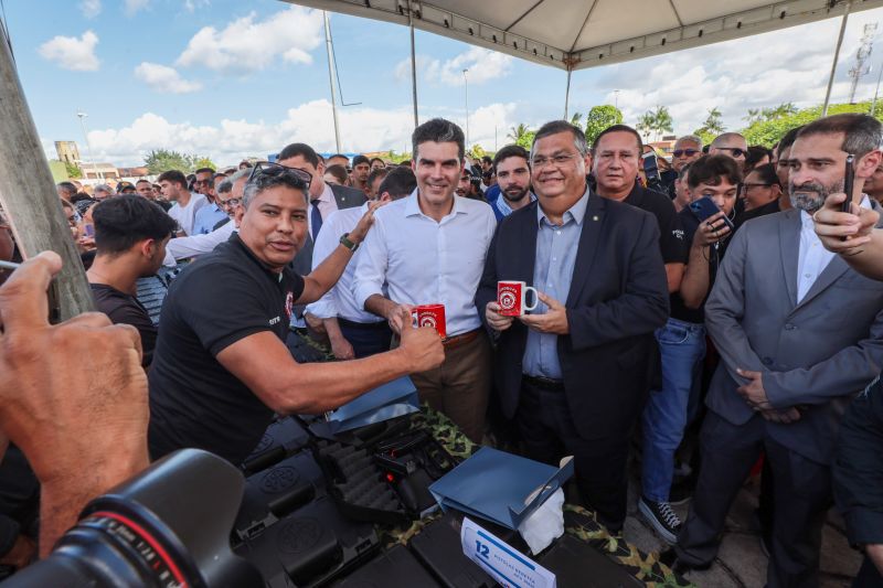 G[PGovernador Helder com Ministros Jader Filho e Flávio Dino/USINA DA PAZ NA CABANAGEM <div class='credito_fotos'>Foto: Marco Santos / Ag. Pará   |   <a href='/midias/2023/originais/16477_ee7b6325-c8dd-6b10-6217-fa5591dabc85.jpg' download><i class='fa-solid fa-download'></i> Download</a></div>