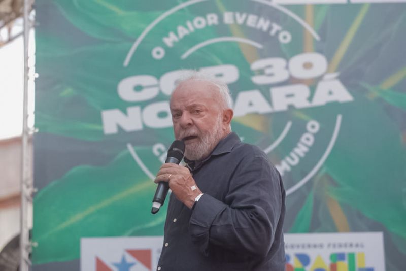 O presidente Lula destaca a presença de 28 milhões de brasileiros na Amazônia, que precisam viver, produzir e preservar