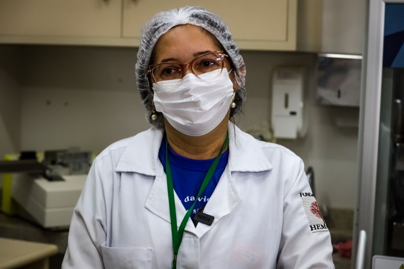 Elcione Gomes, técnica em patologia
 <div class='credito_fotos'>Foto: David Alves / Ag Pará   |   <a href='/midias/2023/originais/16574_64d52f05-320f-78fc-f3a9-7c8d6eb164c1.jpg' download><i class='fa-solid fa-download'></i> Download</a></div>