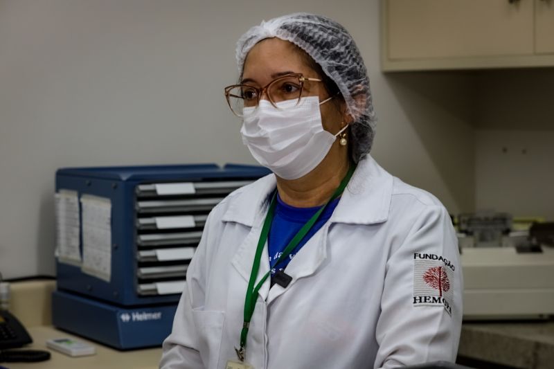 Elcione Gomes, técnica em patologia
 <div class='credito_fotos'>Foto: David Alves / Ag Pará   |   <a href='/midias/2023/originais/16574_9f424f23-ad8d-3461-0ee2-9afd03abbcfa.jpg' download><i class='fa-solid fa-download'></i> Download</a></div>