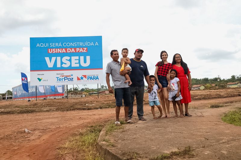 Fami´lia da dona Iraci Nunes que mora pro´ximo a`s instalac¸o~es da Usina da Paz <div class='credito_fotos'>Foto: Augusto Miranda / Ag. Pará   |   <a href='/midias/2023/originais/16635_4e9f3e6c-716e-6f6d-6063-3b60f3430bfc.jpg' download><i class='fa-solid fa-download'></i> Download</a></div>