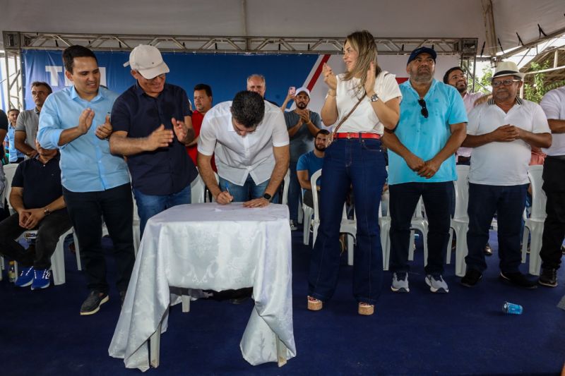 ENTREGA ASFALTO/ Ordem de Serviço que autorizará o início das obras de construção e pavimentação da PA-253/Sua Casa/Posto de saúde/Estádio de Futebol/FT Alex Ribeiro Ag Pará <div class='credito_fotos'>Foto: Alex Ribeiro / Ag. Pará   |   <a href='/midias/2023/originais/17895_6384463a-5618-fa85-e210-60f5728d1122.jpg' download><i class='fa-solid fa-download'></i> Download</a></div>