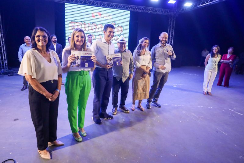  Ano do Pará na educação + Entrega dos materiais do componente de Educação Ambiental 2024 - Professor e Estudante (Parceria Lungo, Unicef e Unesco) / Entrega do 1° Planejamento Estratégico da Seduc (FGV e Fundação Vale) / Palestra do Leandro Karnal
Fotos: Marcelo Lelis/Ag Pará <div class='credito_fotos'>Foto: Marcelo Lelis / Ag. Pará   |   <a href='/midias/2023/originais/17909_cb2068a8-77ad-899f-2050-797b8d3413e3.jpg' download><i class='fa-solid fa-download'></i> Download</a></div>