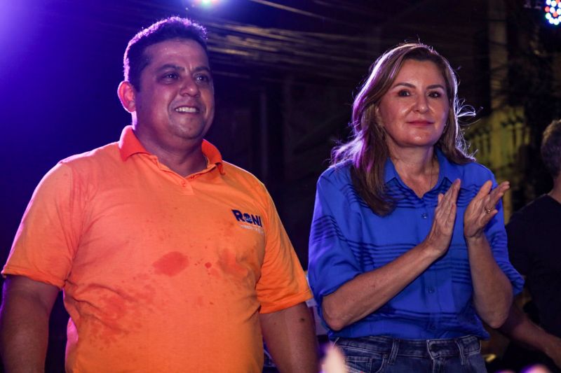 Vice Governadora Hana Ghassan participa de entrega de brinquedos do Vereador Roni Gás na Cabanagem - Fotos Pedro Guerreiro AgPará <div class='credito_fotos'>Foto: Pedro Guerreiro / Ag. Pará   |   <a href='/midias/2023/originais/17924_2f703564-f39f-e150-24ca-2ea0eb93d936.jpg' download><i class='fa-solid fa-download'></i> Download</a></div>