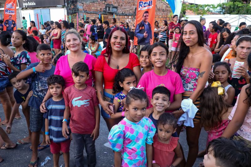 Vice Governadora Hana Ghassan participa de entrega de brinquedos do Vereador Roni Gás na Cabanagem - Fotos Pedro Guerreiro AgPará <div class='credito_fotos'>Foto: Pedro Guerreiro / Ag. Pará   |   <a href='/midias/2023/originais/17924_aabbd91f-71cf-adc5-58c1-86fdbc3d564f.jpg' download><i class='fa-solid fa-download'></i> Download</a></div>