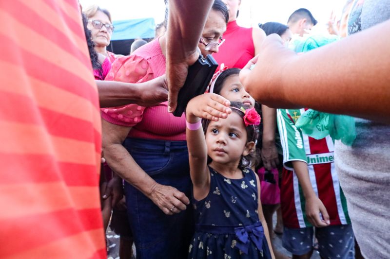 Vice Governadora Hana Ghassan participa de entrega de brinquedos do Vereador Roni Gás na Cabanagem - Fotos Pedro Guerreiro AgPará <div class='credito_fotos'>Foto: Pedro Guerreiro / Ag. Pará   |   <a href='/midias/2023/originais/17924_ae1cf650-0375-f762-5e70-6ef85a01feb7.jpg' download><i class='fa-solid fa-download'></i> Download</a></div>