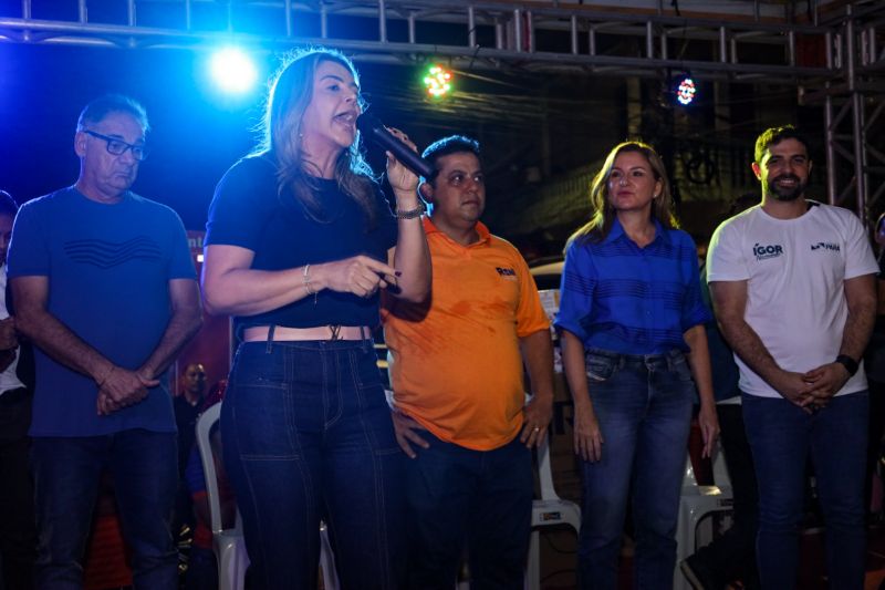 Vice Governadora Hana Ghassan participa de entrega de brinquedos do Vereador Roni Gás na Cabanagem - Fotos Pedro Guerreiro AgPará <div class='credito_fotos'>Foto: Pedro Guerreiro / Ag. Pará   |   <a href='/midias/2023/originais/17924_f7ea5ff1-bac6-63d9-e7ed-8cb6c9f4919c.jpg' download><i class='fa-solid fa-download'></i> Download</a></div>