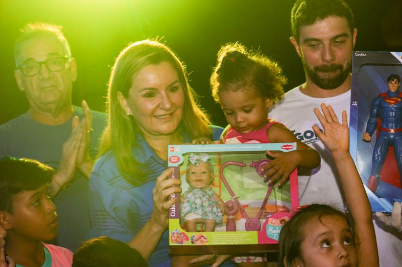 Vice Governadora Hana Ghassan participa de entrega de brinquedos do Vereador Roni Gás na Cabanagem - Fotos Pedro Guerreiro AgPará <div class='credito_fotos'>Foto: Pedro Guerreiro / Ag. Pará   |   <a href='/midias/2023/originais/17924_f8853dda-452d-02d3-faad-e4a3cb0b0d3b.jpg' download><i class='fa-solid fa-download'></i> Download</a></div>