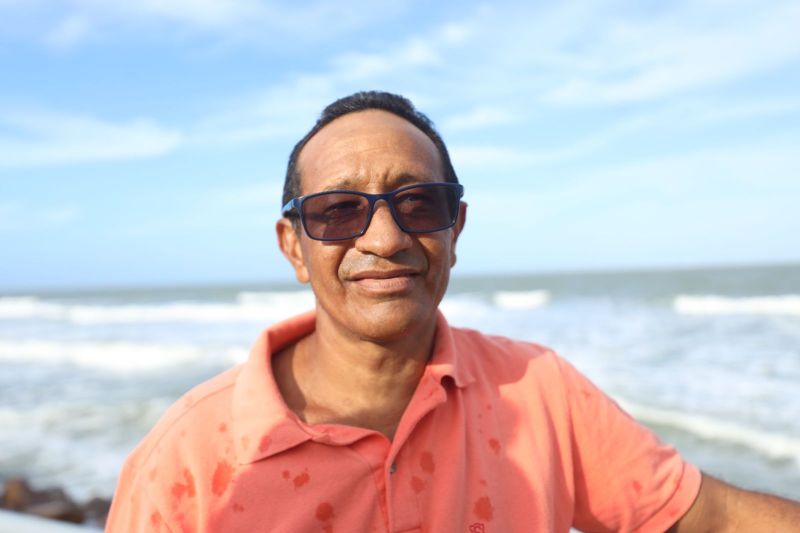 Pescador Luciano do Socorro dos Reis aprovou a orla na praia de Ajuruteua
