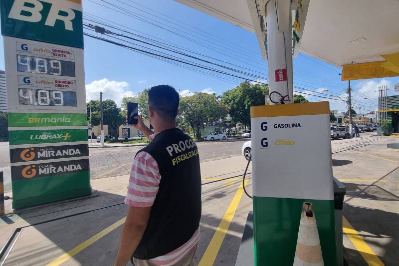 A fiscalização do Procon Pará está nas ruas para evitar que postos cobrem acima de R$ 5,00 o litro dos combustíveis