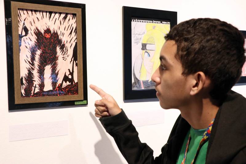 Desenho que retrata o personagem Guts é um dos trabalhos já vendidos por Gabriel na exposição