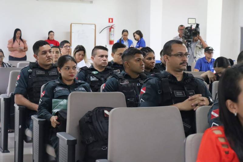 Agentes da Polícia Militar no curso ‘Dialogando com as mãos’, ofertado pela Escola de Governança Pública do Pará (EGPA)