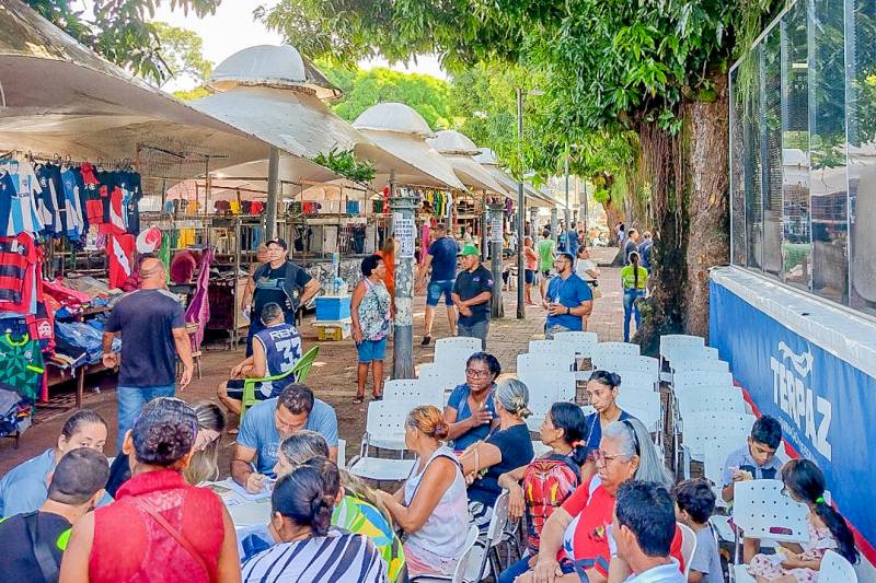 A principal feira livre de Belém abriu espaço para inúmeros serviços oferecidos pelo Estado à população 