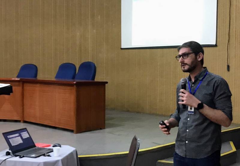 O gerente de defesa vegetal Rafael Haber explicando as ações executadas pela Agência para prevenção de pragas que possam impactar a economia do Estado