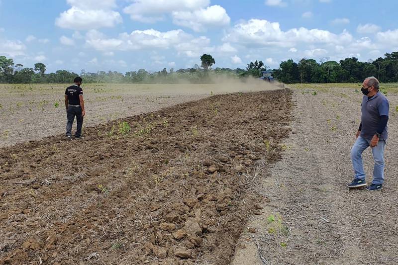 Fiscais da Agencia de Defesa Agropecuária realizam fiscalização  do período em que é proibido cultivar soja 