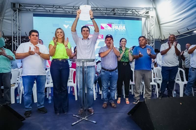 Governador Helder Barbalho com a Ordem de Serviço que autoriza o início da construção de mais uma UsiPaz