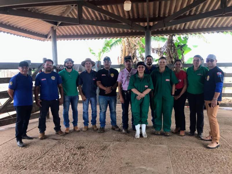 Lettiere Lima e turmas que fizeram treinamento no Programa de Sanidade Avícola, em Marabá