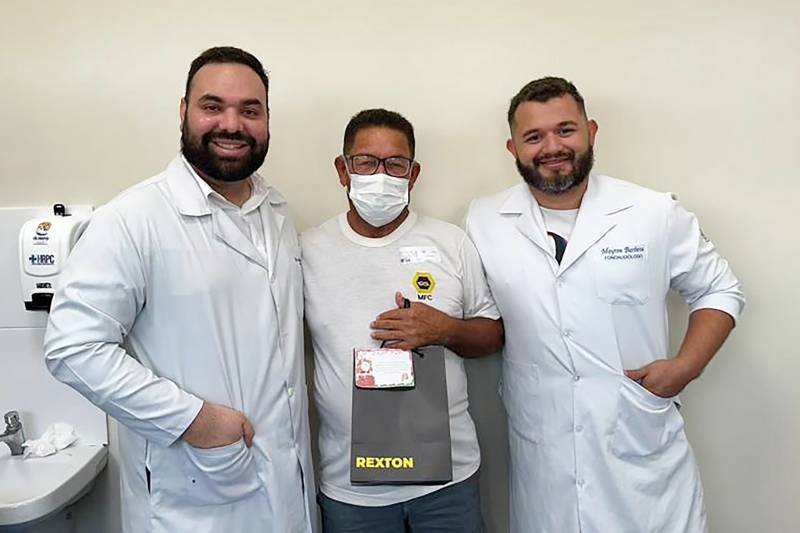 Dr Nelson Furtado, paciente Luiz Gonzaga Melo e Dr Mayron Barbosa