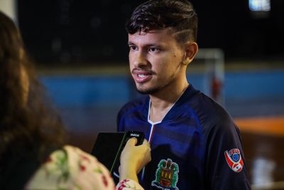 Clayto Henzo é atleta do futsal masculino