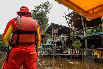 notícia: Corpo de Bombeiros faz operação de fiscalização em restaurantes da Ilha do Combu