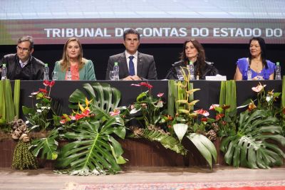 notícia: Governador participa de posse da nova cúpula do TCE